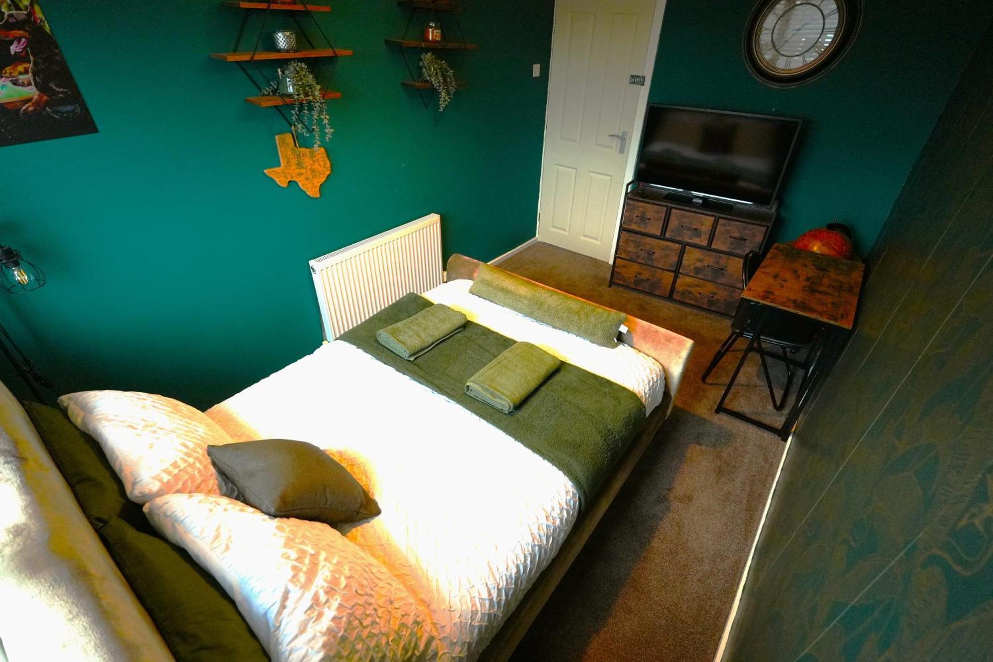 Detached Homestay - Super, King & Double Rooms - Leyland, Preston, Chorley, Lancashire Bagian luar foto