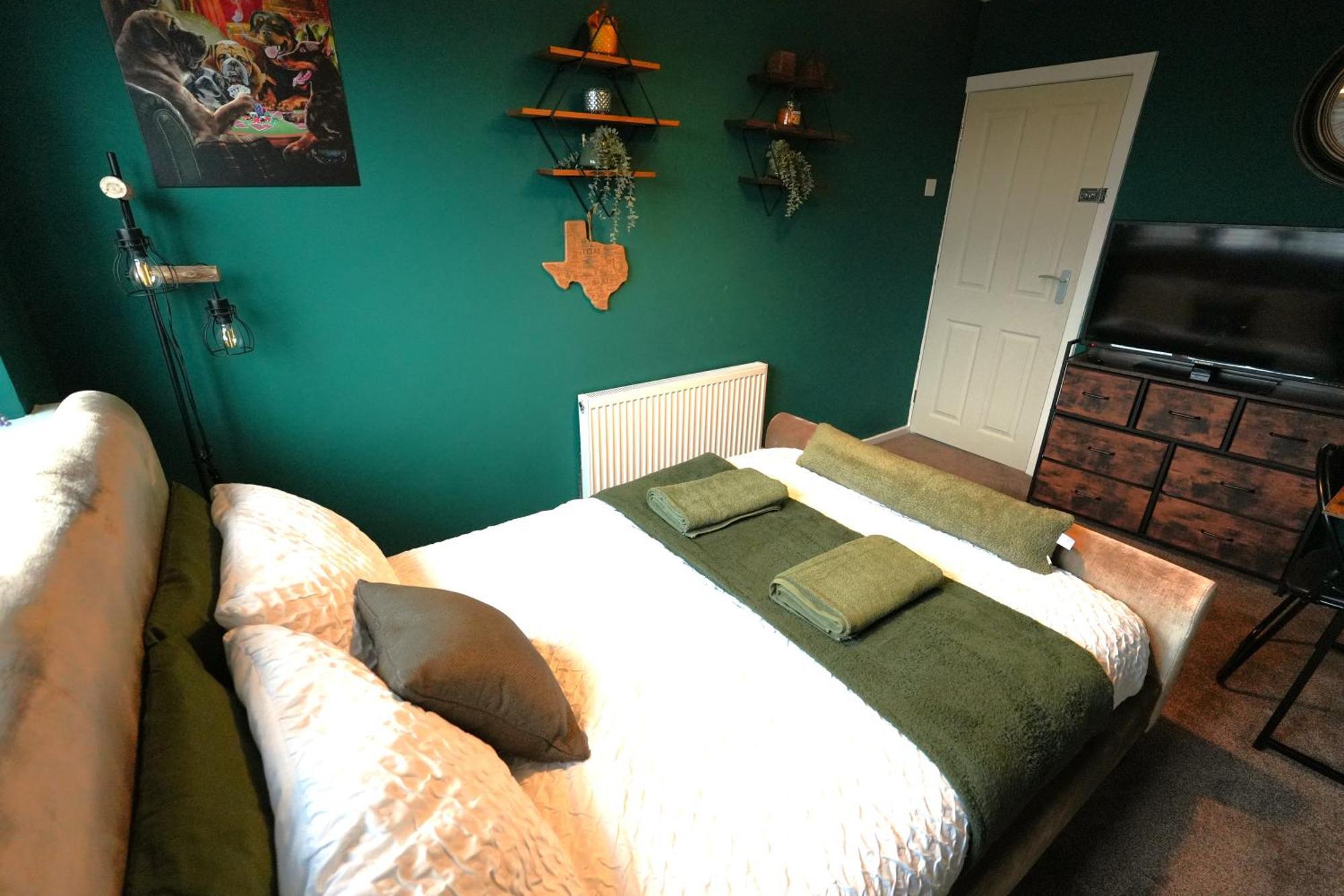 Detached Homestay - Super, King & Double Rooms - Leyland, Preston, Chorley, Lancashire Bagian luar foto