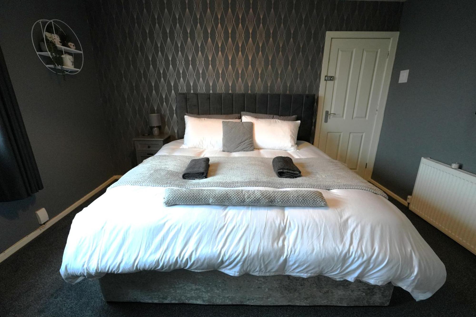 Detached Homestay - Super, King & Double Rooms - Leyland, Preston, Chorley, Lancashire Bagian luar foto