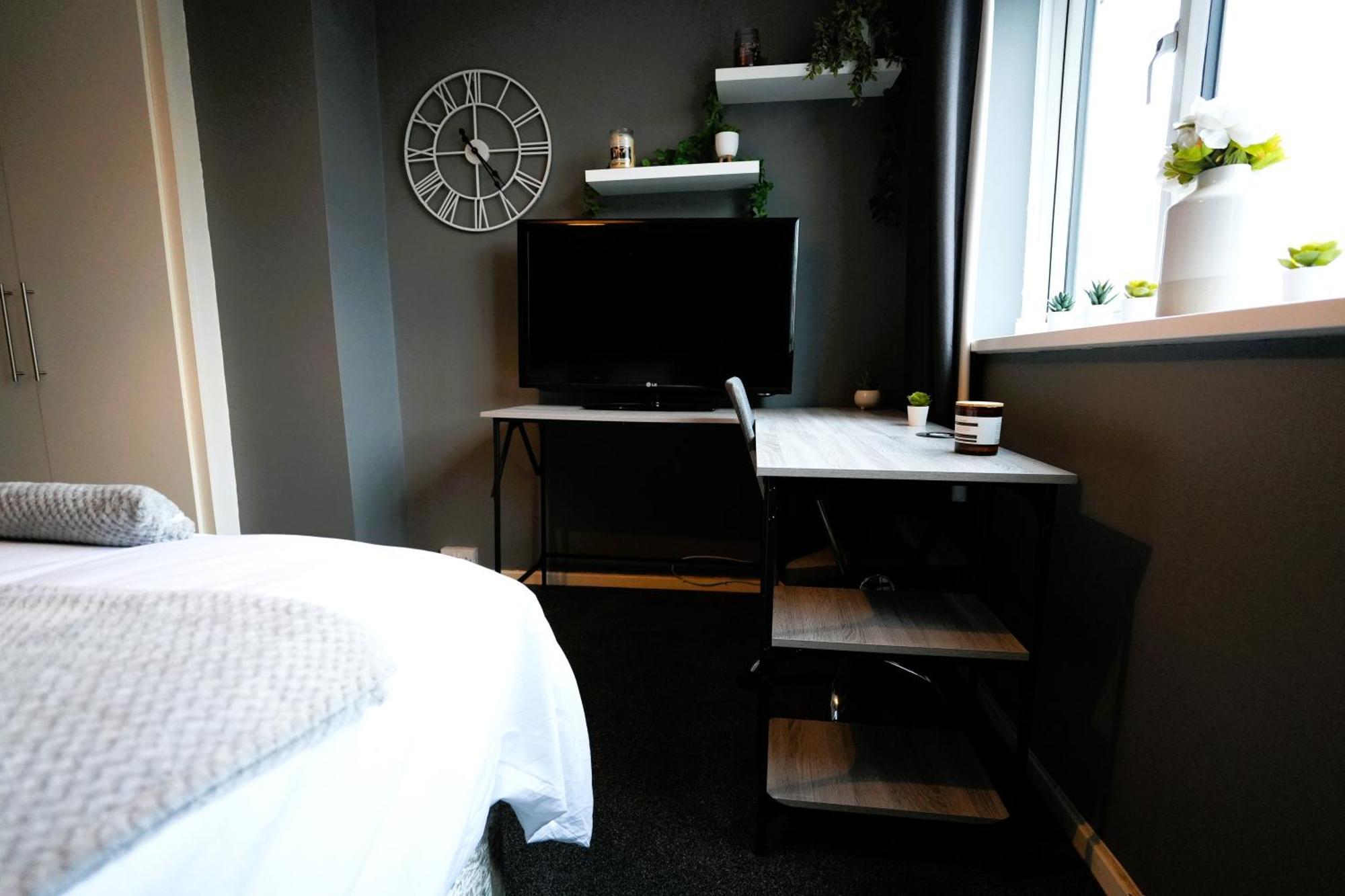 Detached Homestay - Super, King & Double Rooms - Leyland, Preston, Chorley, Lancashire Bagian luar foto