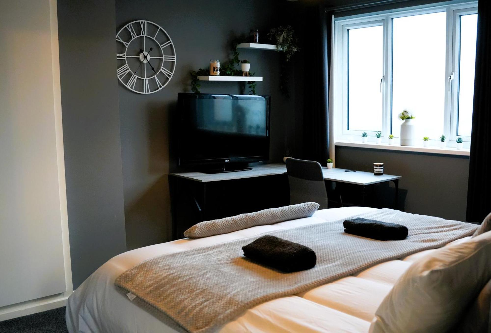 Detached Homestay - Super, King & Double Rooms - Leyland, Preston, Chorley, Lancashire Bagian luar foto