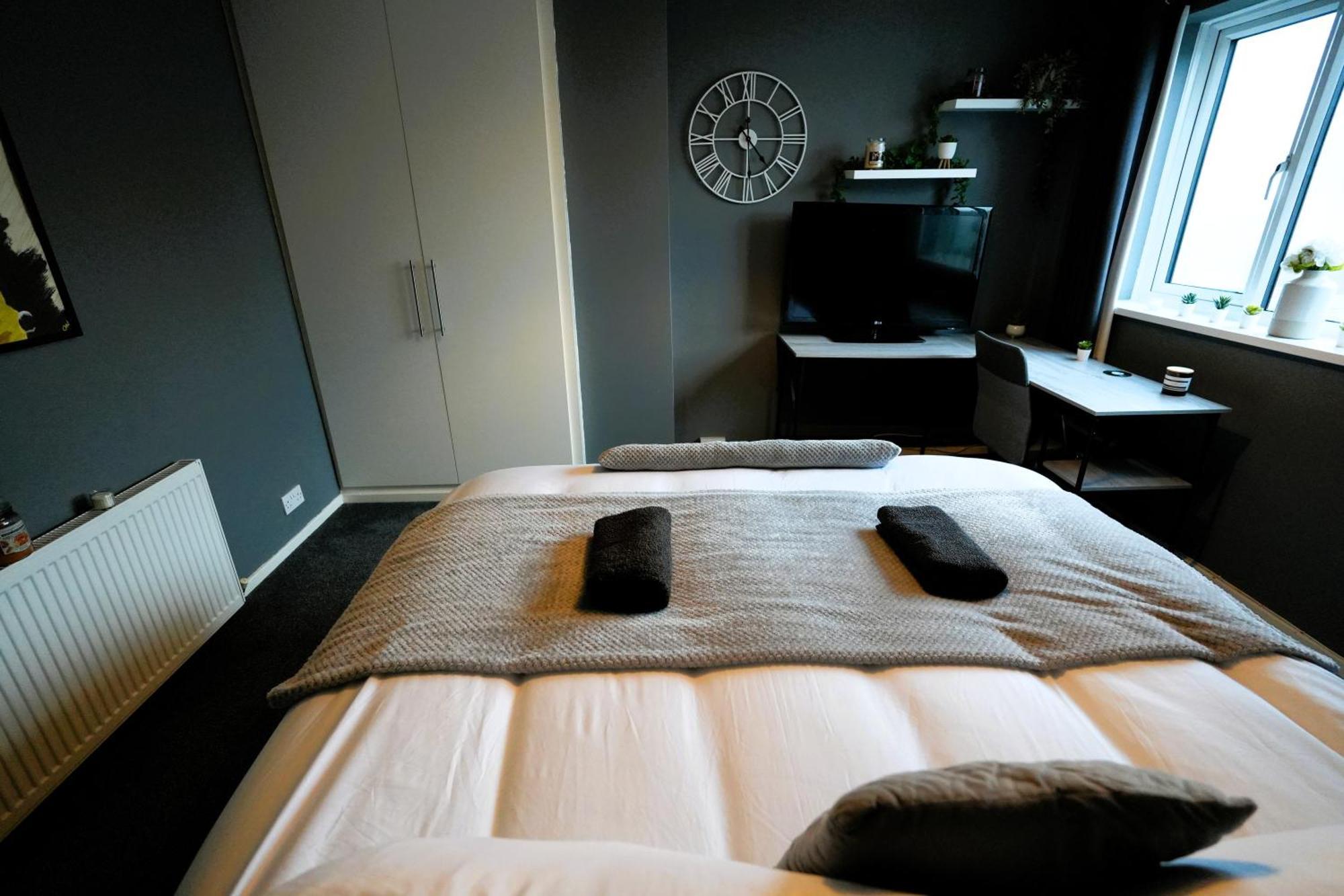 Detached Homestay - Super, King & Double Rooms - Leyland, Preston, Chorley, Lancashire Bagian luar foto