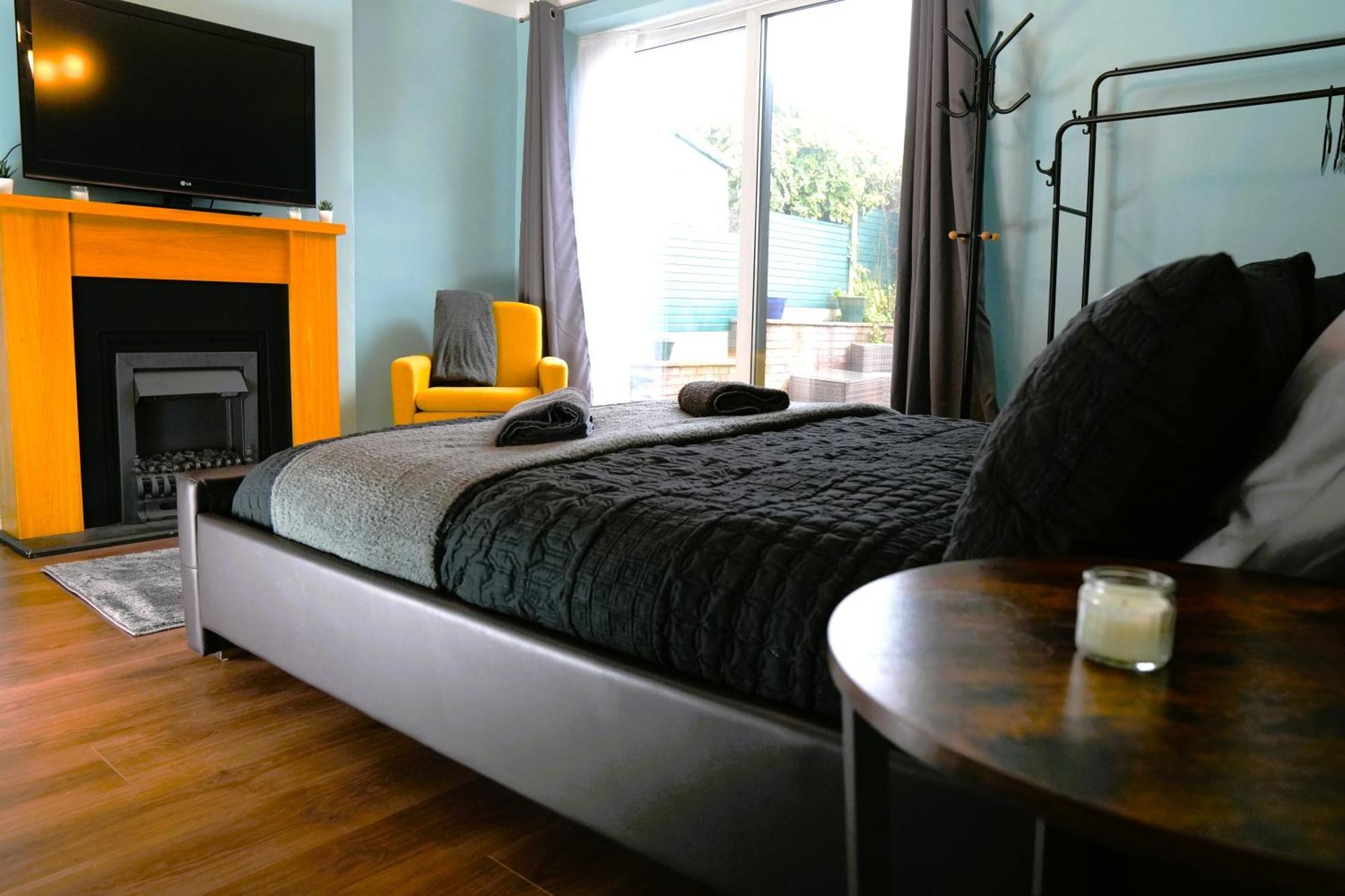 Detached Homestay - Super, King & Double Rooms - Leyland, Preston, Chorley, Lancashire Bagian luar foto