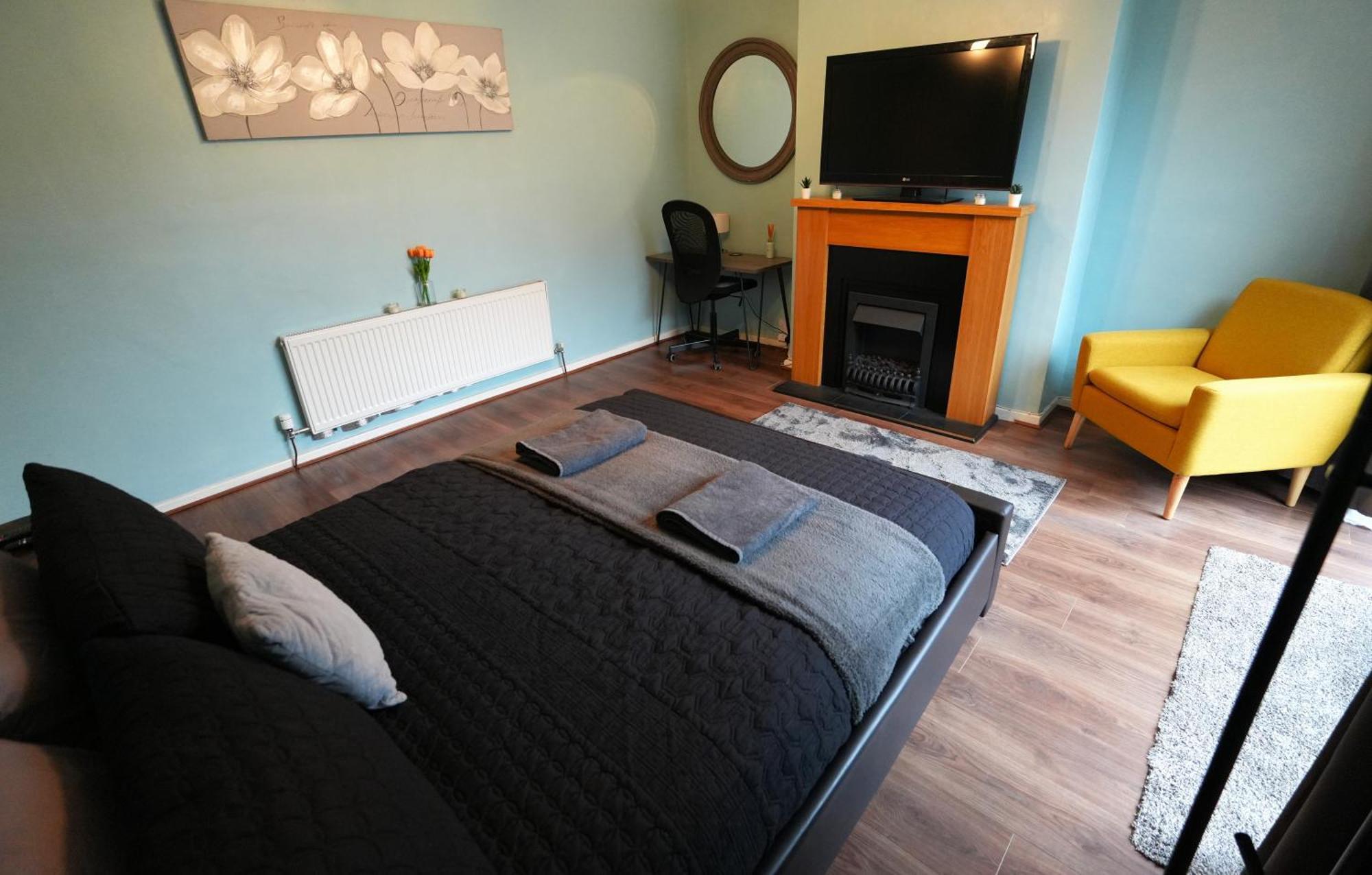 Detached Homestay - Super, King & Double Rooms - Leyland, Preston, Chorley, Lancashire Bagian luar foto