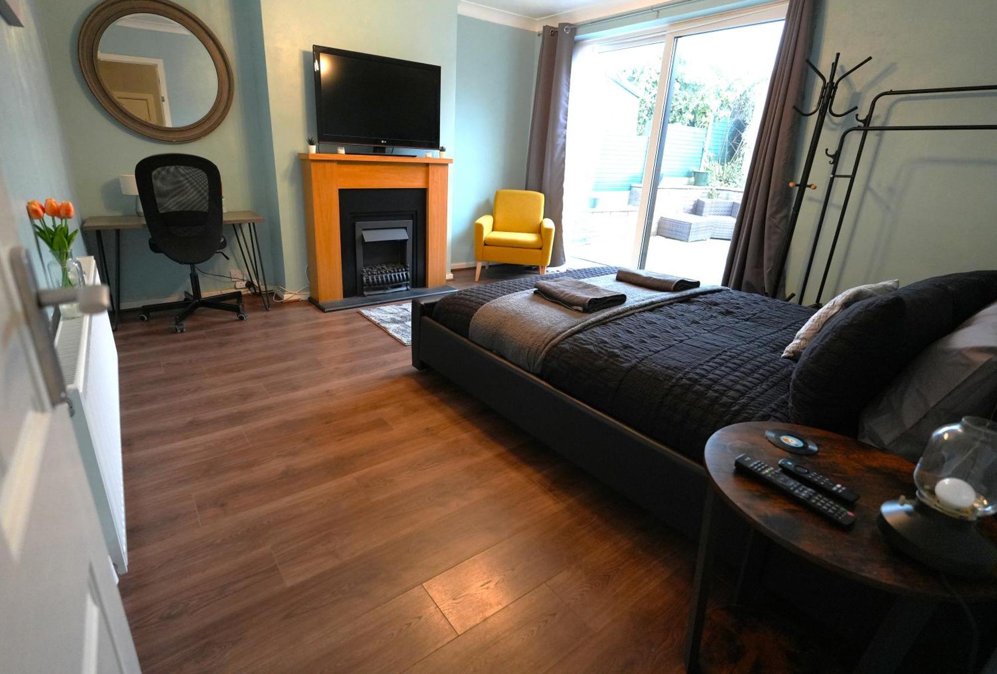 Detached Homestay - Super, King & Double Rooms - Leyland, Preston, Chorley, Lancashire Bagian luar foto