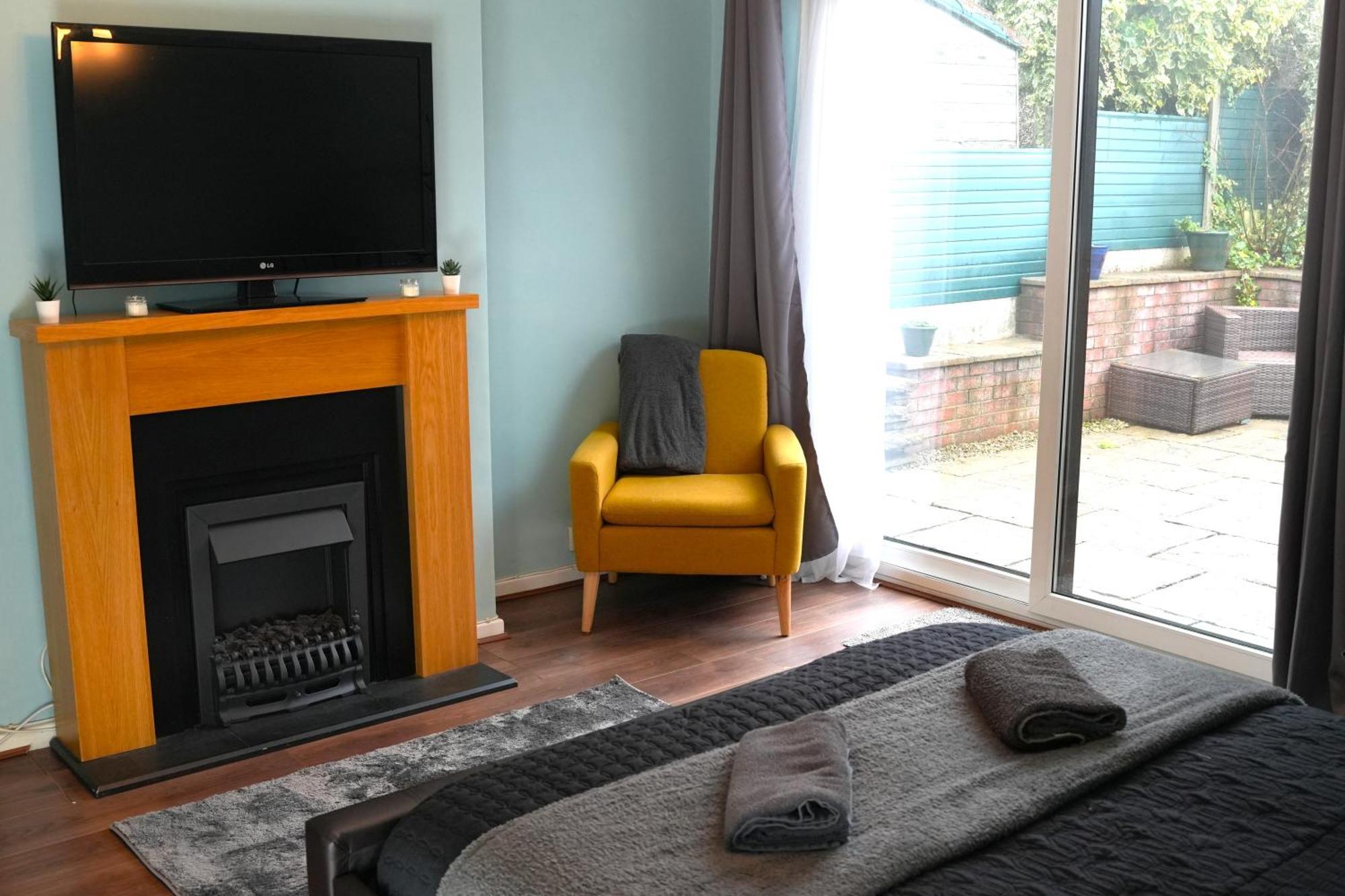 Detached Homestay - Super, King & Double Rooms - Leyland, Preston, Chorley, Lancashire Bagian luar foto