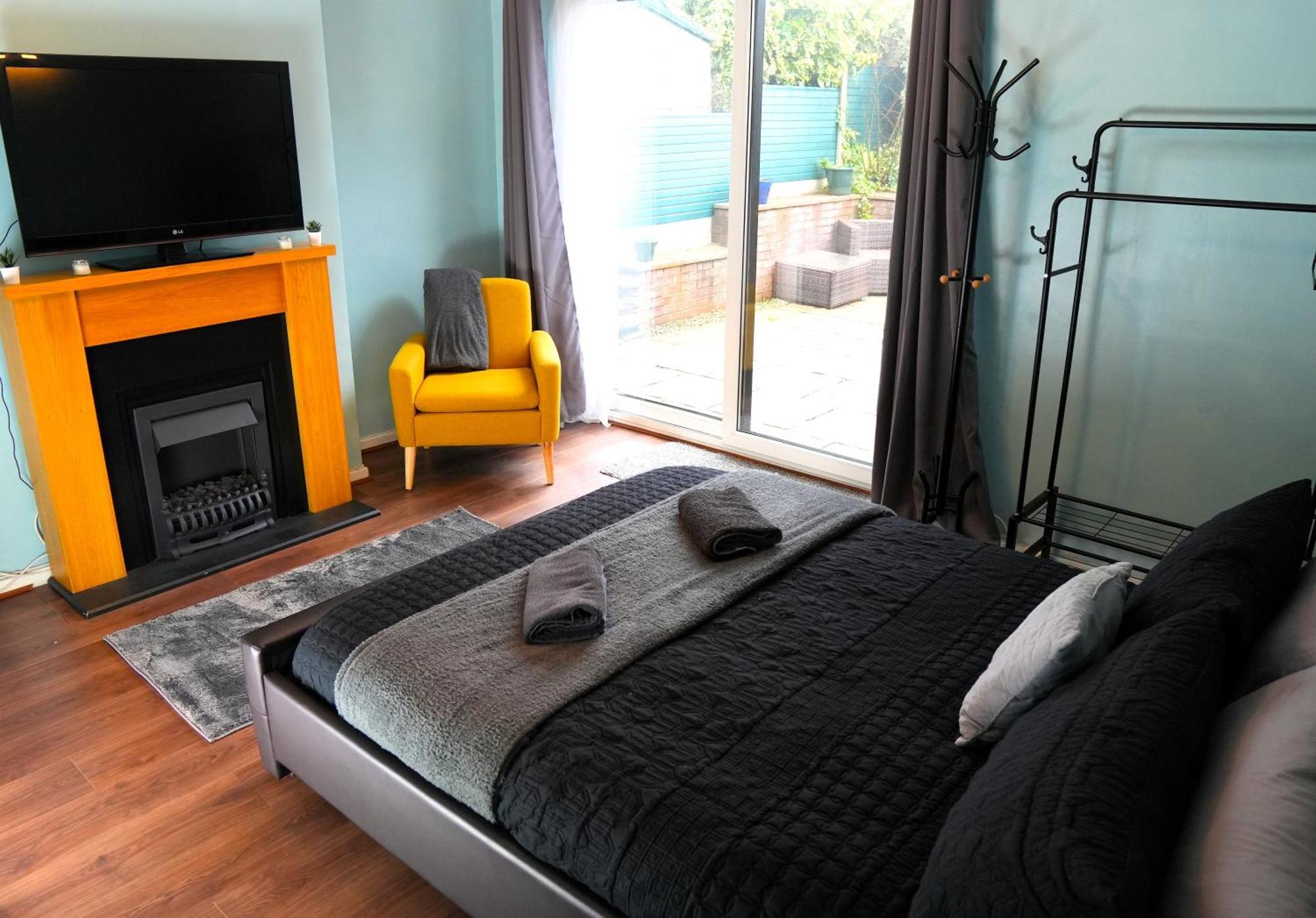 Detached Homestay - Super, King & Double Rooms - Leyland, Preston, Chorley, Lancashire Bagian luar foto